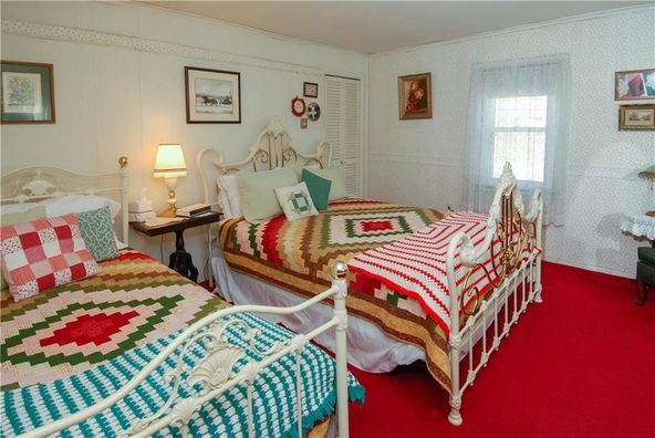 Farmstead B&B: 999 Goodwin Rd, Eliot, ME 03903